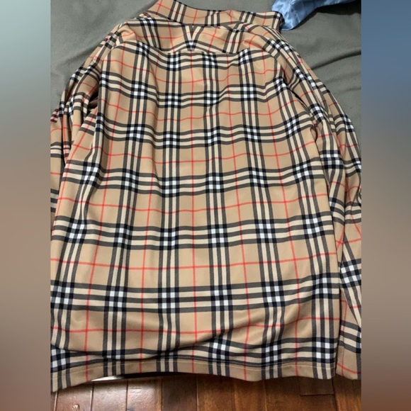 Burberry jumper, i don’t know the actual name of the item, able to send more pic - Picture 3 of 6